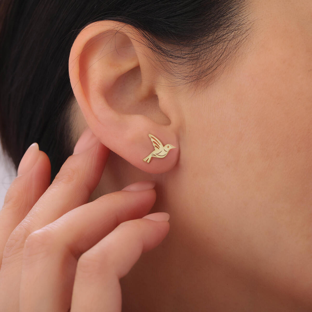 Tiny Hummingbird Stud Cashback - RebateKey
