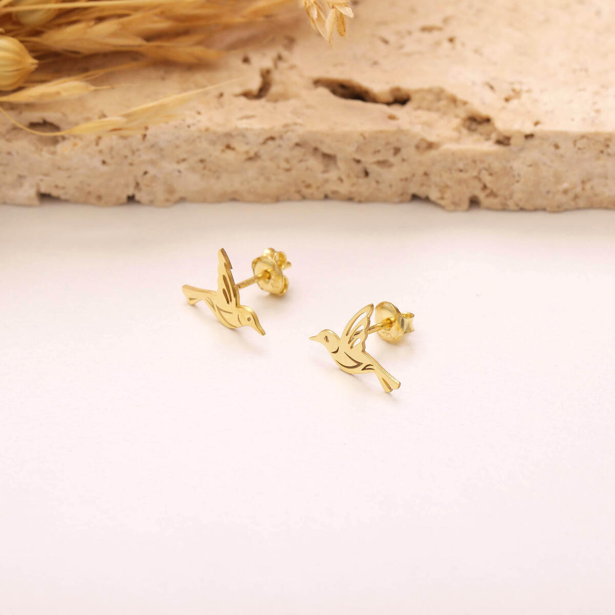 Tiny Hummingbird Stud Cashback - RebateKey